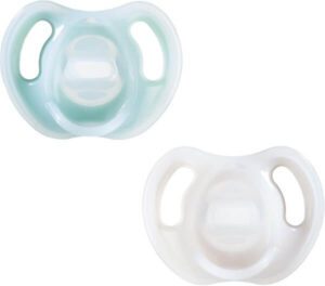 Tommee Tippee Ultra-Light Silicone Soother, 0-6m, Pack of 2 (best infant pacifier)